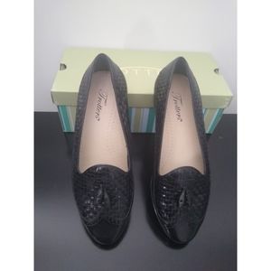 Wide Width Trotters Black Patent Leather Women's Loafers Size 7W